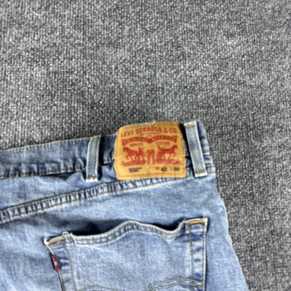 VINTAGE Levis 550 Jeans Mens 42x30 Blue Light Wash Tapered Cotton Workwear Y2K